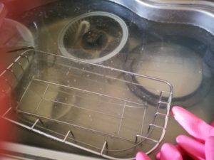 掃除にオキシクリーンが万能すぎてスゴイ 浸けておくだけで 汚れが簡単に取れる キッチン お風呂 洗濯 靴にも キッチンの換気扇がなでるだけで 綺麗に 育児と教育と節約と めざせ めんどくさがりママの生活の効率化